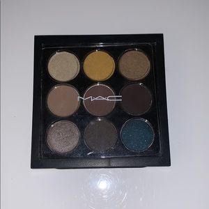 M•A•C 9 pan eyeshadow “She’s a model”